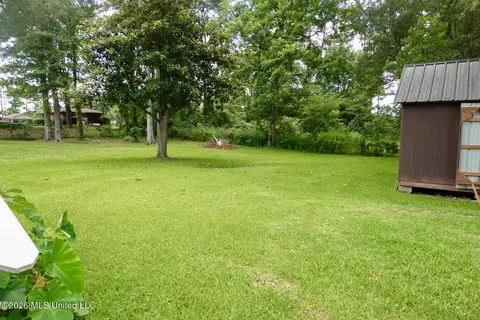 Exterior - 2021 Berthadale Rd, Mccomb, MS 39648 photo 2 of 9