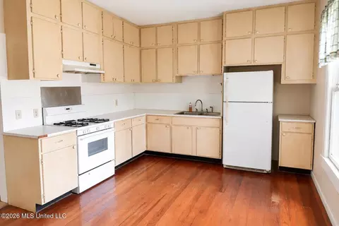 Kitchen - 2021 Berthadale Rd, Mccomb, MS 39648 photo 1 of 1