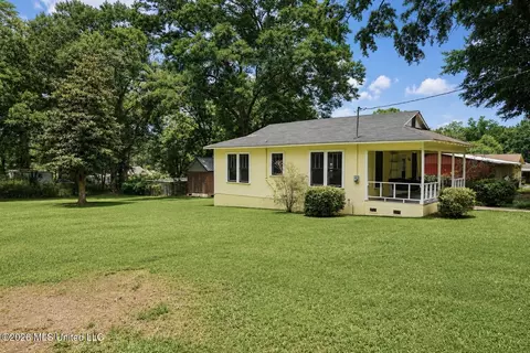 Exterior - 2021 Berthadale Rd, Mccomb, MS 39648 photo 5 of 9