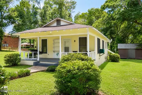 Exterior - 2021 Berthadale Rd, Mccomb, MS 39648 photo 4 of 9