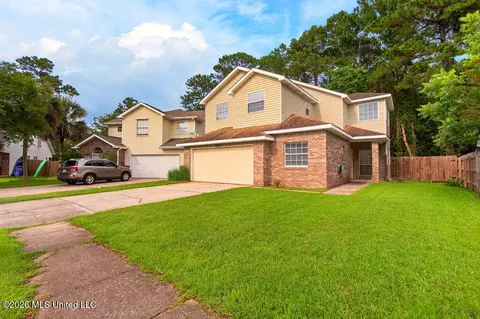 11118 Oakcrest Dr, D'iberville, MS 39540