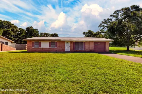 4912 Maid Marion Dr, Pascagoula, MS 39581
