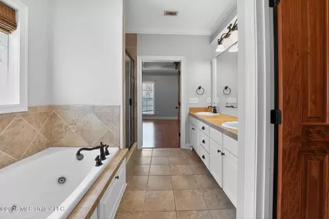 Entry Way - 308 Turtle Holw, Brandon, MS 39047 photo 2 of 2