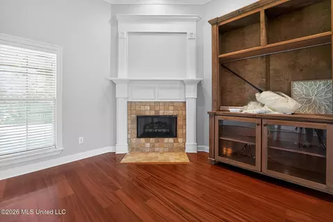 Living - 308 Turtle Holw, Brandon, MS 39047 photo 5 of 5