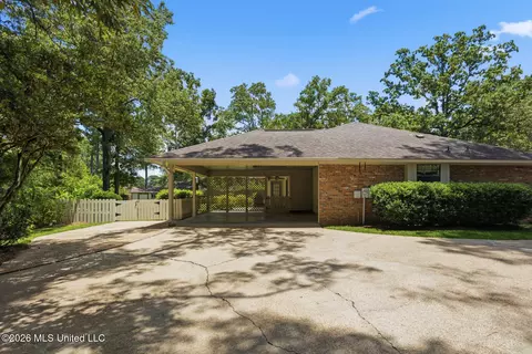 Exterior - 2 Sandway Dr, Brandon, MS 39042 photo 3 of 5