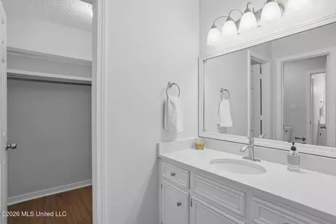 Bath - 2 Sandway Dr, Brandon, MS 39042 photo 1 of 5