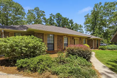 Exterior - 2 Sandway Dr, Brandon, MS 39042 photo 2 of 5