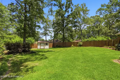 Exterior - 2 Sandway Dr, Brandon, MS 39042 photo 4 of 5