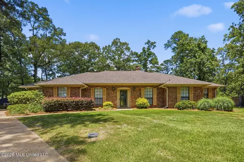 2 Sandway Dr, Brandon, MS 39042