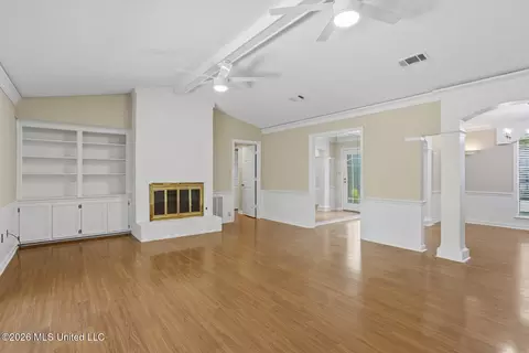 Living - 2 Sandway Dr, Brandon, MS 39042 photo 2 of 4