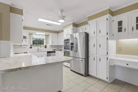 Kitchen - 2 Sandway Dr, Brandon, MS 39042 photo 1 of 3