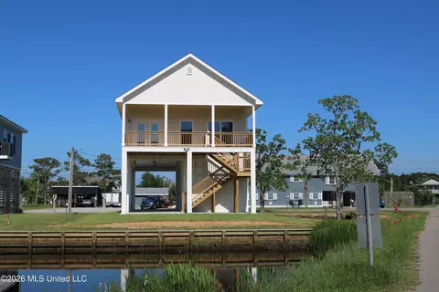 11007 New York St, Bay Saint Louis, MS 39520