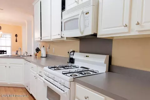 Kitchen - 5890 Hanging Moss Rd, Jackson, MS 39206 photo 5 of 7
