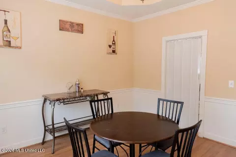 Dining - 5890 Hanging Moss Rd, Jackson, MS 39206 photo 2 of 3