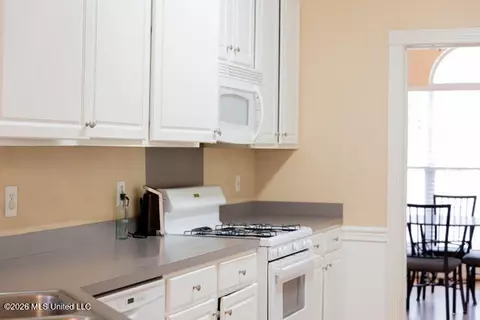 Kitchen - 5890 Hanging Moss Rd, Jackson, MS 39206 photo 2 of 7