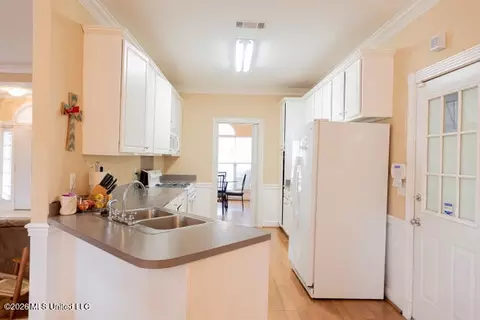 Kitchen - 5890 Hanging Moss Rd, Jackson, MS 39206 photo 1 of 7