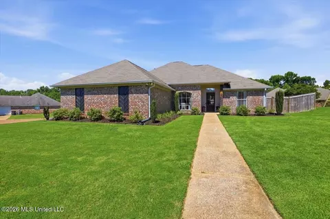 716 Clubhouse Dr, Pearl, MS 39208