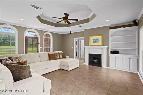 Living - 1011 Rolling Oaks Dr, Mccomb, MS 39648 photo 2 of 2