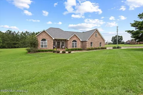 Exterior - 1011 Rolling Oaks Dr, Mccomb, MS 39648 photo 2 of 10