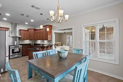 Dining - 1011 Rolling Oaks Dr, Mccomb, MS 39648 photo 2 of 3