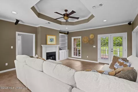 Living - 1011 Rolling Oaks Dr, Mccomb, MS 39648 photo 1 of 2