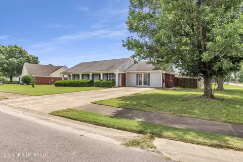 7364 Dunbarton Dr, Horn Lake, MS 38637