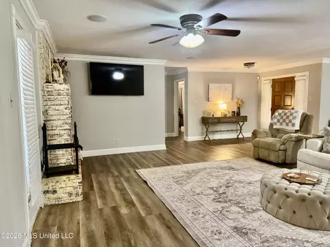 Living - 124 Tanglewood Rd, Natchez, MS 39120 photo 2 of 3