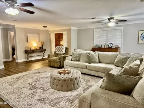 Living - 124 Tanglewood Rd, Natchez, MS 39120 photo 1 of 3