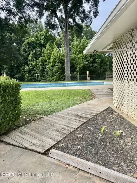 Exterior - 124 Tanglewood Rd, Natchez, MS 39120 photo 6 of 10