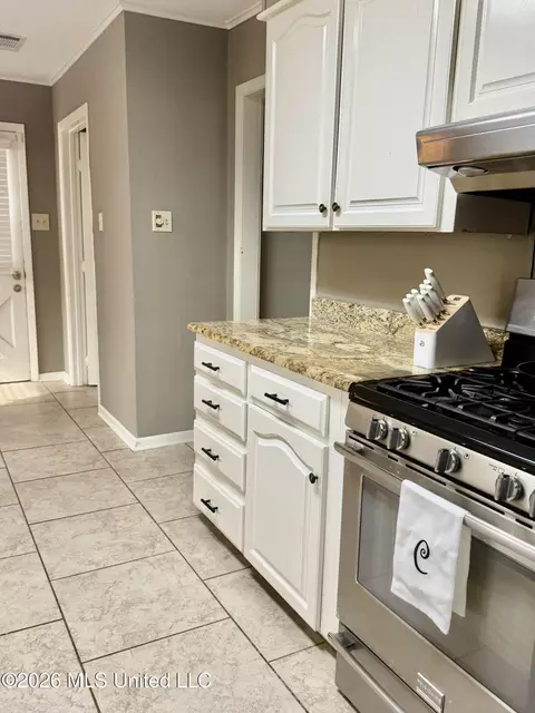 Kitchen - 124 Tanglewood Rd, Natchez, MS 39120 photo 3 of 5