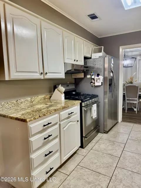 Kitchen - 124 Tanglewood Rd, Natchez, MS 39120 photo 1 of 5