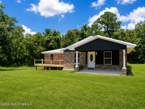 125 7th Ave, Carriere, MS 39426