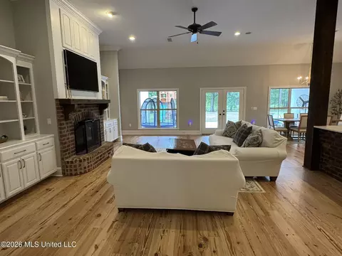 Living - 190 Deerwood Xing, Canton, MS 39046 photo 1 of 2