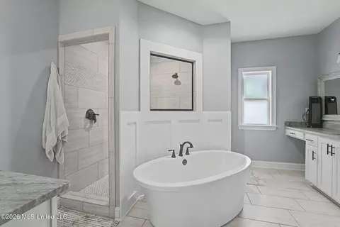 Bath - 672 Scout Cir, Hernando, MS 38632 photo 1 of 3