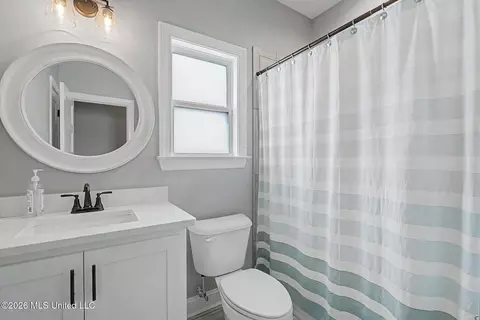 Bath - 672 Scout Cir, Hernando, MS 38632 photo 2 of 3