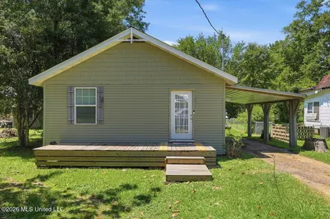 205 3rd St, Mendenhall, MS 39114