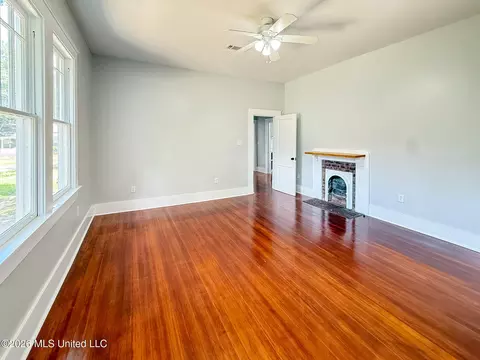 Living - 322 S 6th St, Mccomb, MS 39648 photo 5 of 5