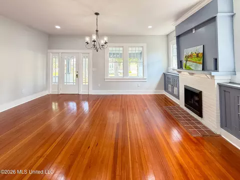 Living - 322 S 6th St, Mccomb, MS 39648 photo 3 of 5