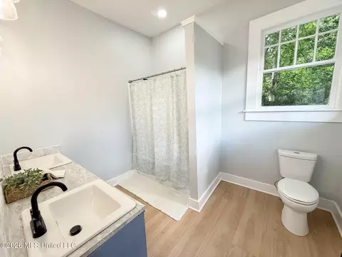 Bath - 322 S 6th St, Mccomb, MS 39648 photo 2 of 3