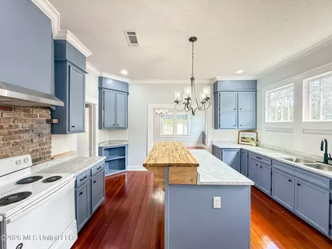 Kitchen - 322 S 6th St, Mccomb, MS 39648 photo 2 of 3