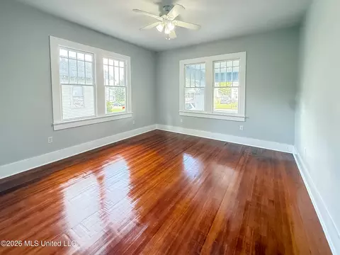 Living - 322 S 6th St, Mccomb, MS 39648 photo 4 of 5