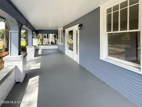 Exterior - 322 S 6th St, Mccomb, MS 39648 photo 4 of 5