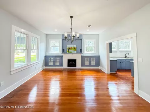 Living - 322 S 6th St, Mccomb, MS 39648 photo 1 of 5