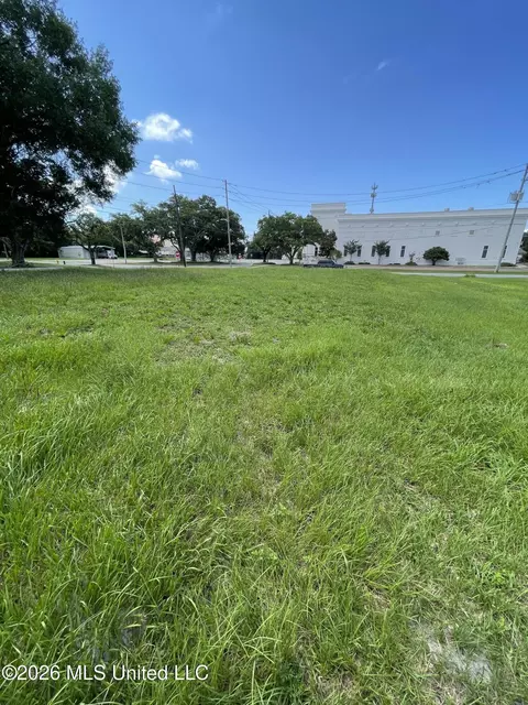 270 3rd St, Biloxi, MS 39530 photo 4