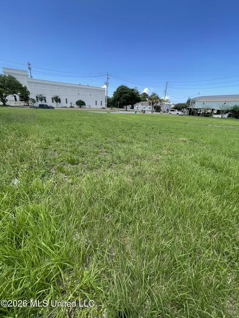 270 3rd St, Biloxi, MS 39530 photo 2