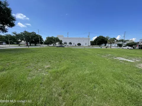 270 3rd St, Biloxi, MS 39530 photo 3