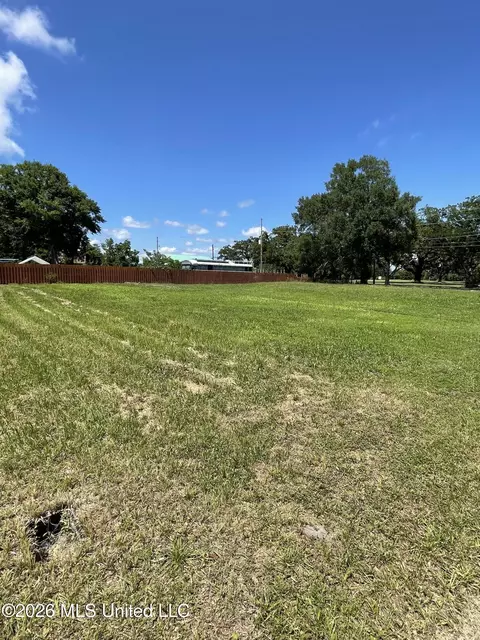 270 3rd St, Biloxi, MS 39530