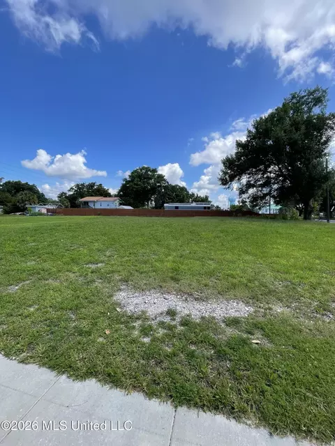 270 3rd St, Biloxi, MS 39530 photo 5