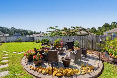 Exterior - 405 E Petunia Dr, Long Beach, MS 39560 photo 4 of 5