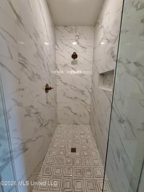 Bath - 1733 Caribe Dr, Nesbit, MS 38651 photo 4 of 7